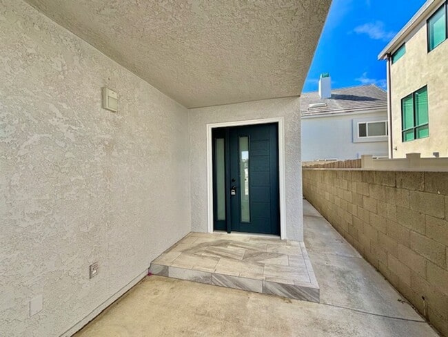 Building Photo - 4053 Sunset Ln