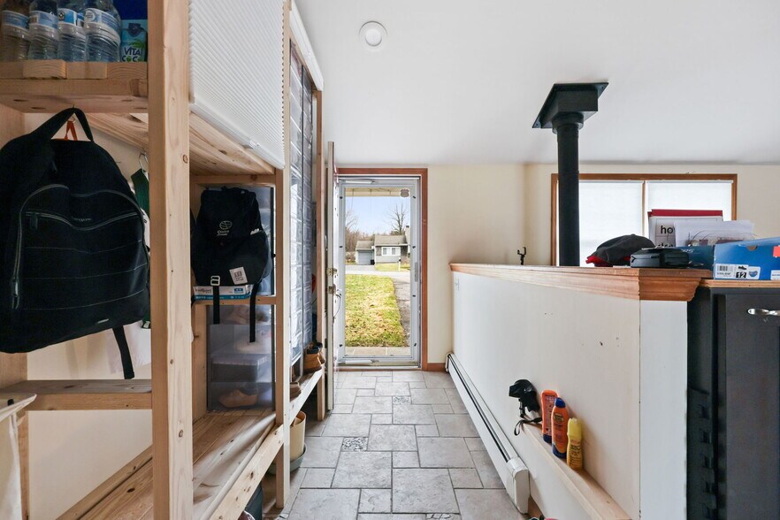 Building Photo - 2881 Meadowcrest Dr