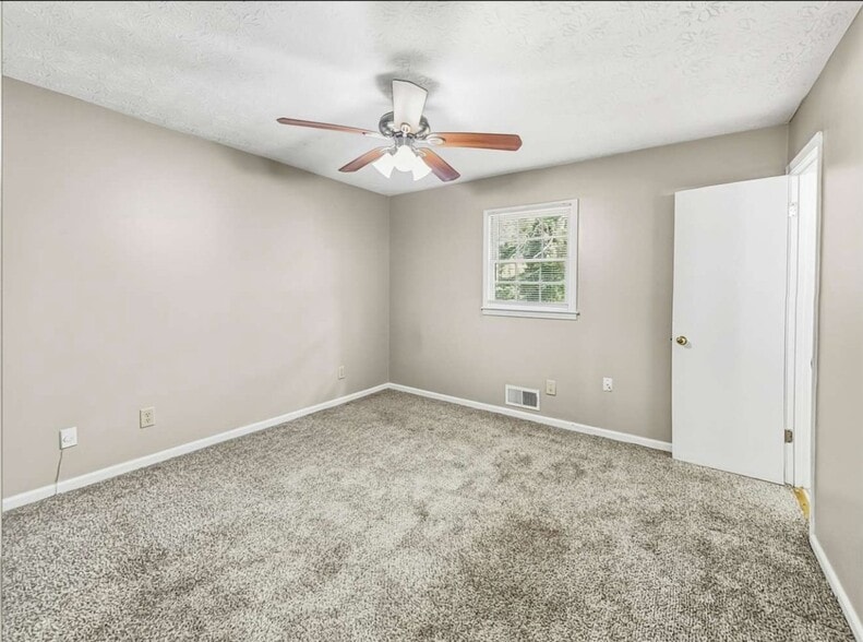 Building Photo - 4412 Bryant Dr SW