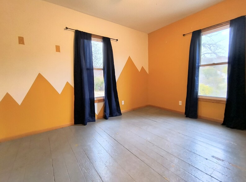 Building Photo - 2705 College Dr