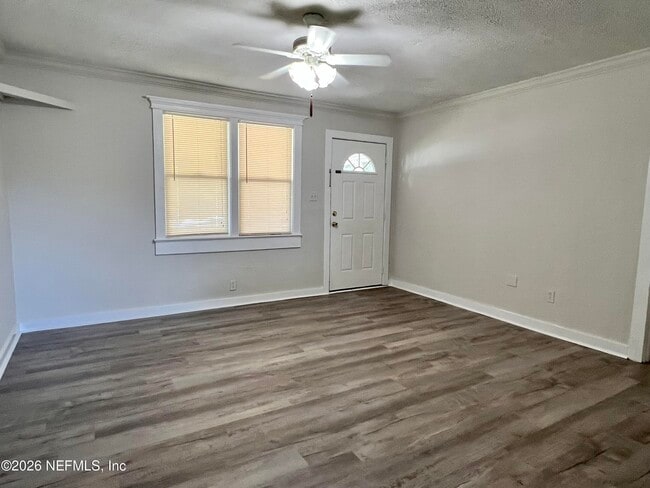 Building Photo - 821 Cove St