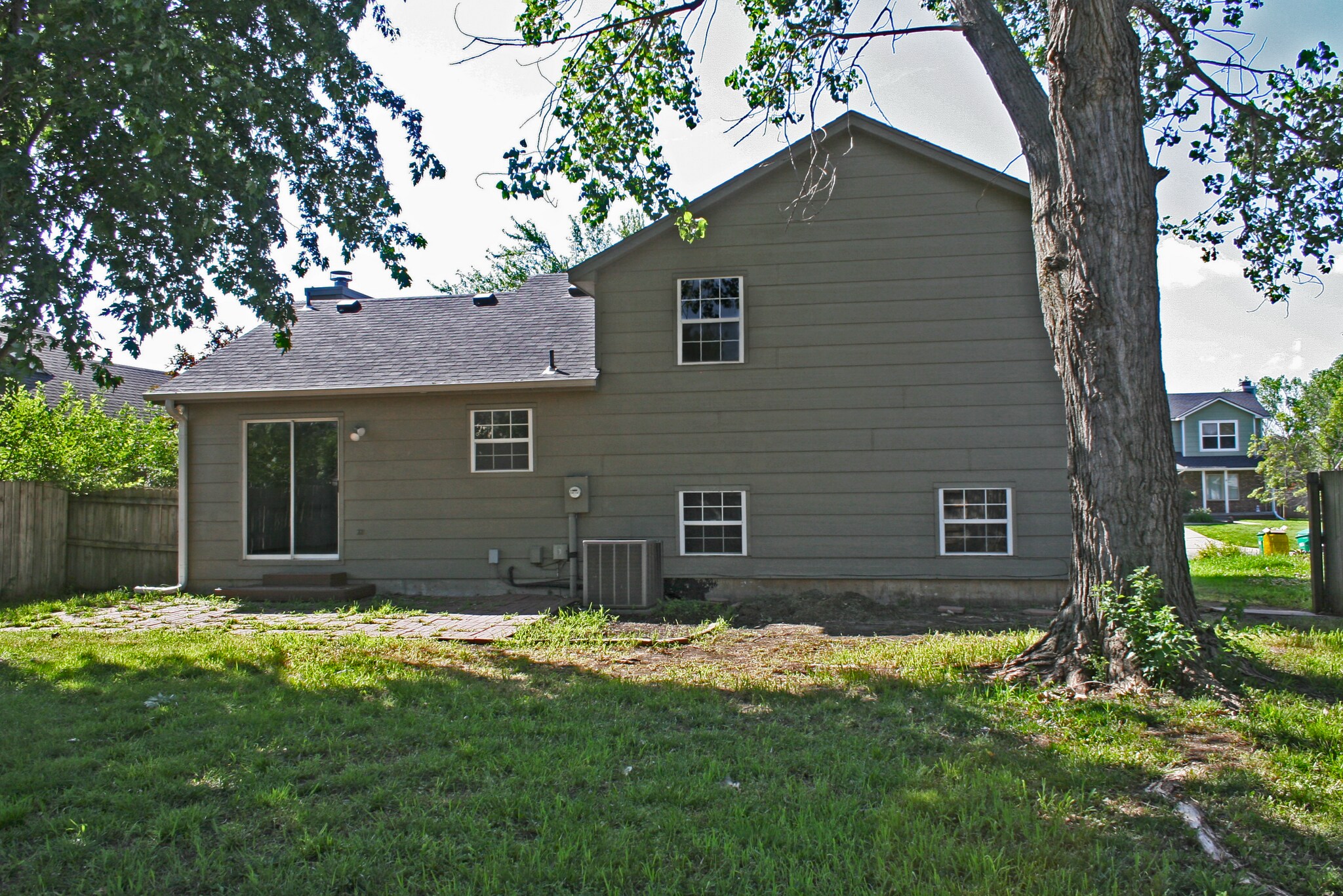 Back of House - 8918 E Hurst St