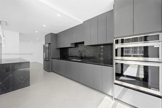 Building Photo - 20281 E Country Club Dr