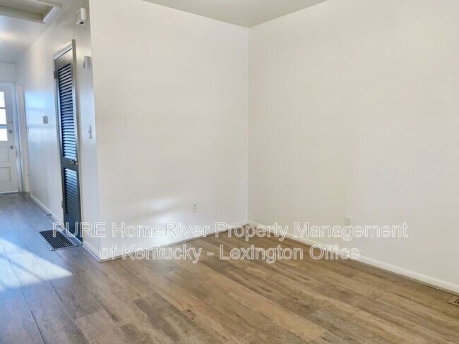 Building Photo - 2037 Garden Springs Dr