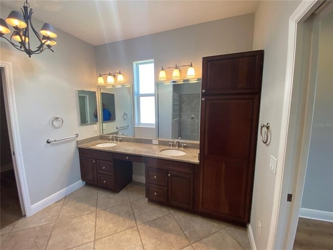 Building Photo - 627 Quinby Way