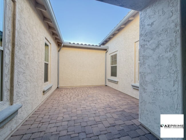 Building Photo - Expansive 6/5.5 Queen Creek House - Luxury...