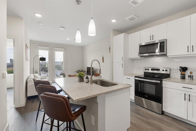 Building Photo - 5820 1/2 Cameron Road-SI FL4-ID1303396P