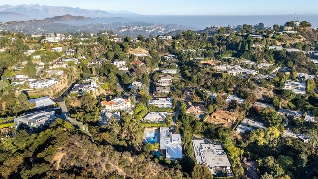 Building Photo - Alto Cedro Estate Lease