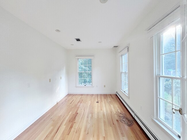 Building Photo - 24 Nugent Ln