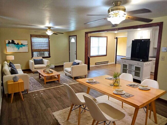 Building Photo - 7759 W Ridge Rd