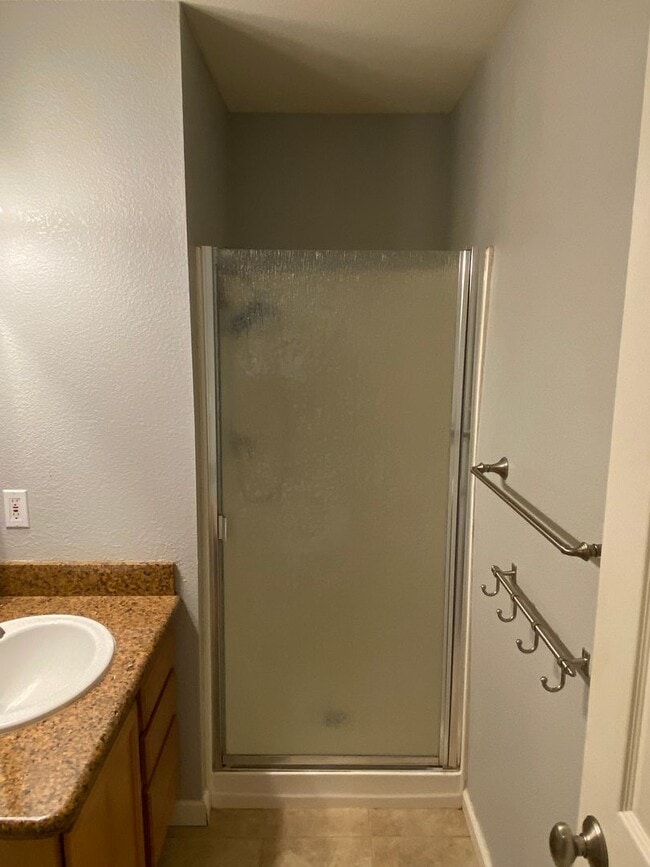 Building Photo - Cozy 3-Bedroom Condo with Washer/Dryer and...