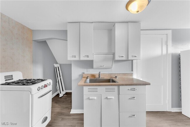 Building Photo - 14614 Glendale Ave