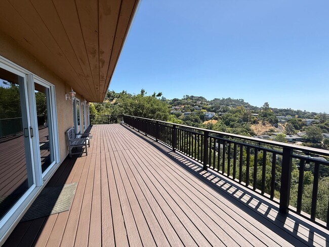 Building Photo - FOUR BEDROOM HOME IN THE GREENBRAE HILLS W...