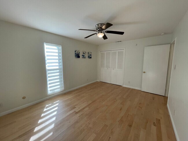 Building Photo - 6520 Havenside Dr