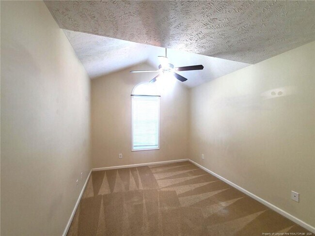Building Photo - 123 Royal Briar Ct