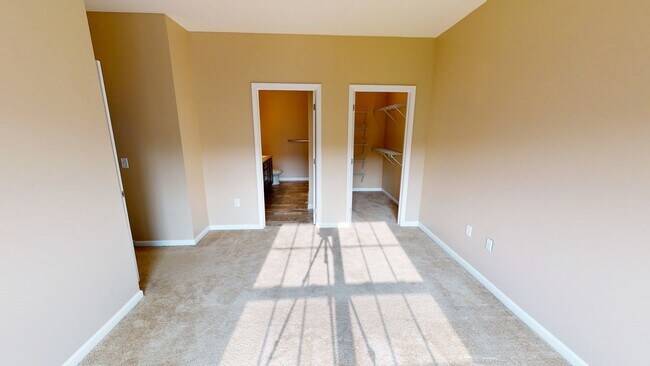 Building Photo - First Floor Rear View Three Bedroom in a Gated Community!