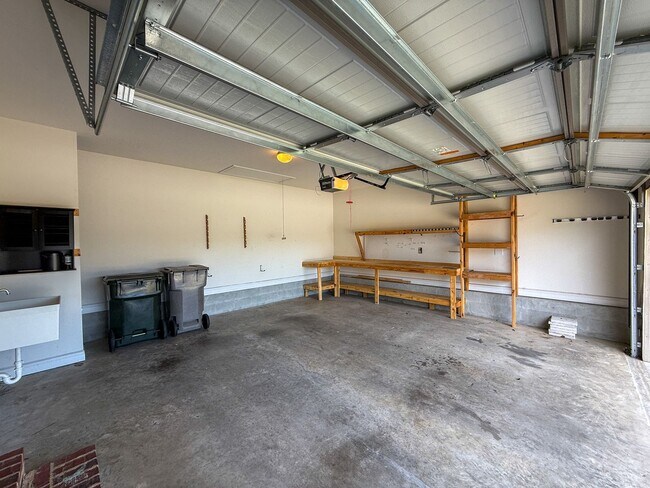 Building Photo - 3 Bedroom 2 Bath Home for Rent with Charmi...
