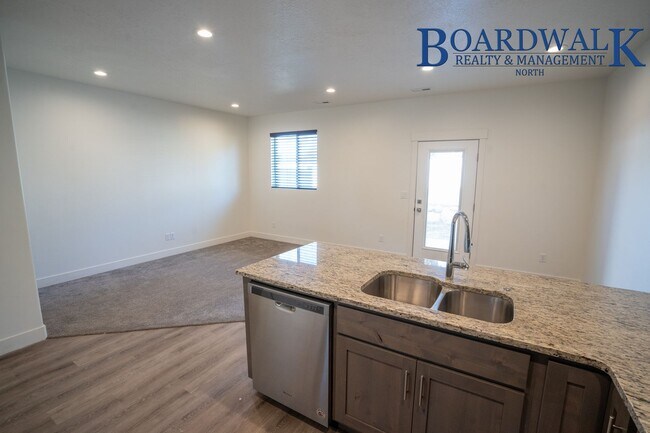 Building Photo - 440 1625 N
