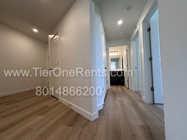 Building Photo - Move-in special:  First month's rent free!