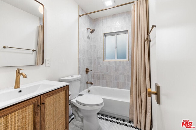 Building Photo - 614 Romulo St