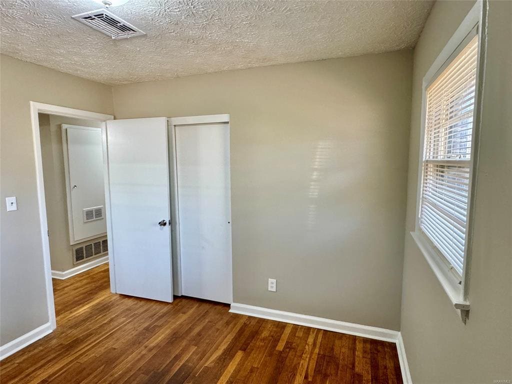 Building Photo - 875 Karen Rd