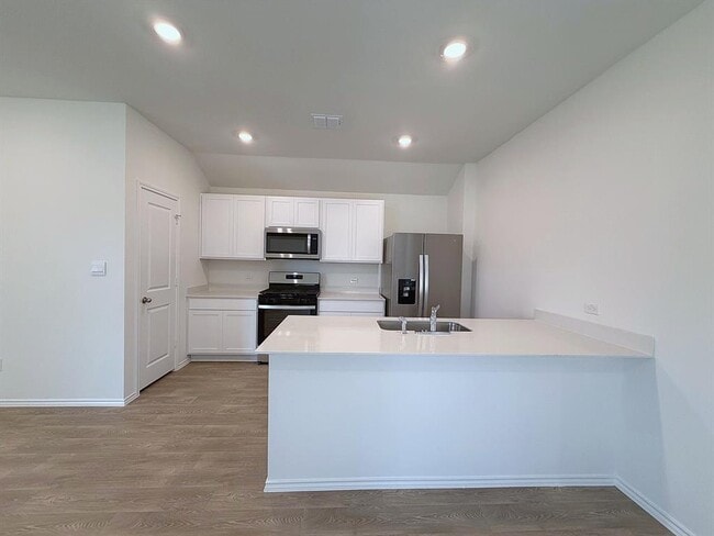 Building Photo - 202 Constanza Trl