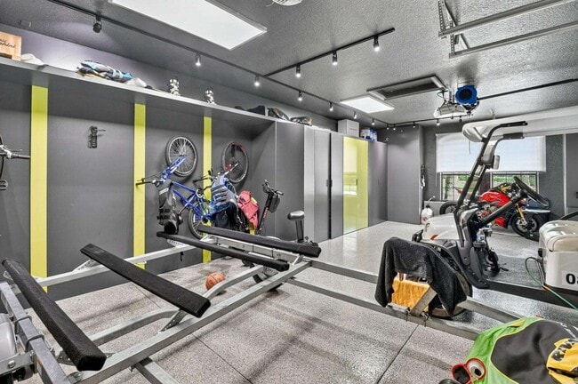 Building Photo - 16892 Strasbourg Ln