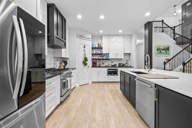 Building Photo - 208 Arrezo Ln