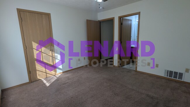 Building Photo - 5791/3/5/7 N Orange Ln