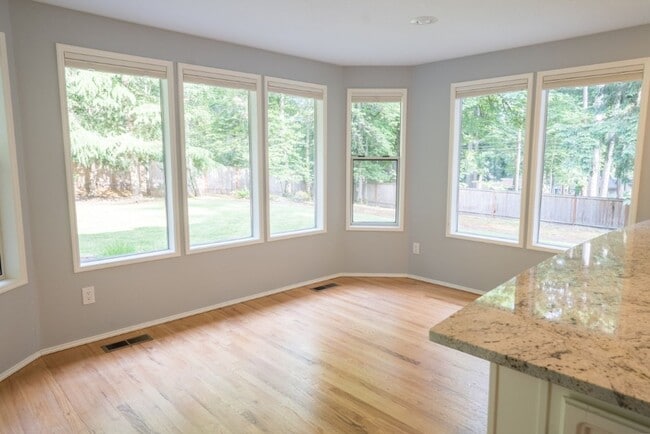Building Photo - 4bd/2.5ba Sammamish Home