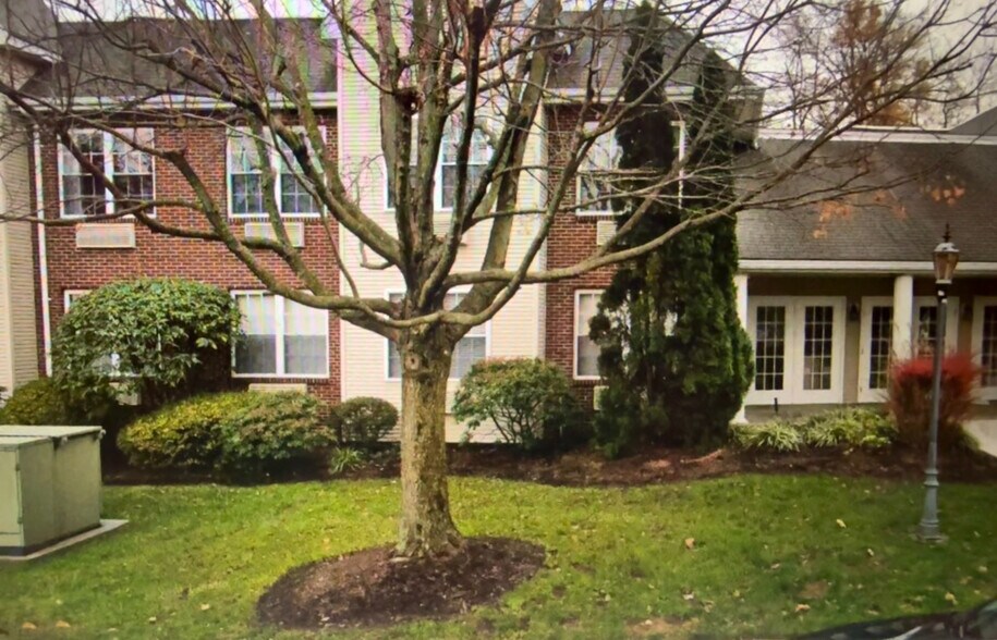 Primary Photo - 25 Crest St