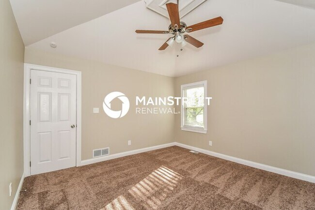 Building Photo - 3 Bedroom Pet-Friendly Home in Louisville,...