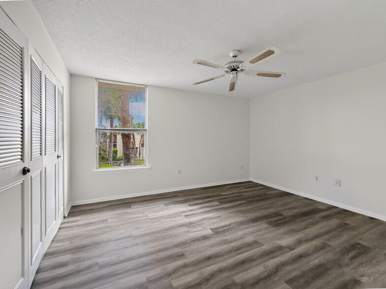 Building Photo - 518 Orange Dr