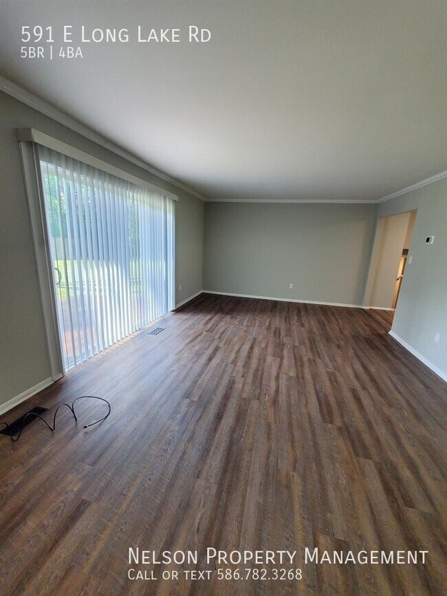 Building Photo - 591 E Long Lake Rd