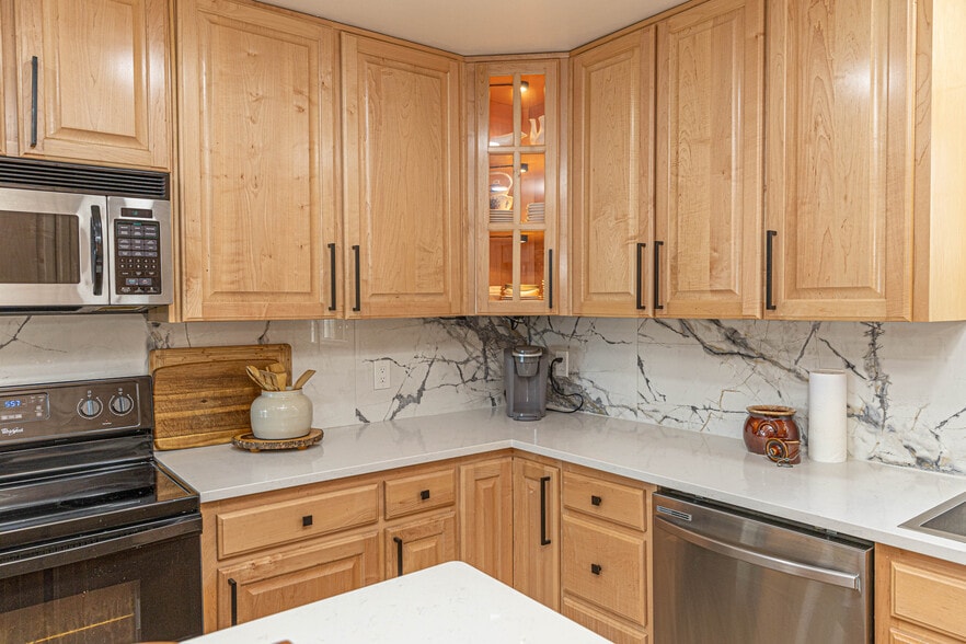 Building Photo - 212 Ambler St