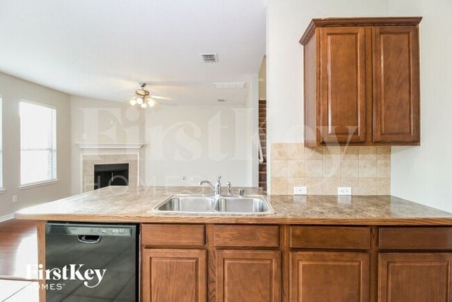 Building Photo - 204 Clydesdale St