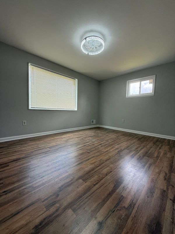 Building Photo - 1112 Chaplin St SE