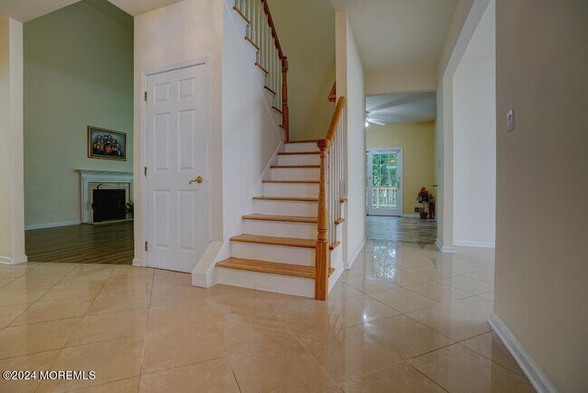 Building Photo - 6 Mulberry Ln