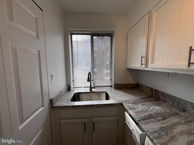 Building Photo - 3815 Davis Pl NW