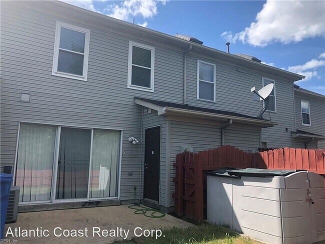 Building Photo - 3 br, 2.5 bath House - 639 Brisa Ct