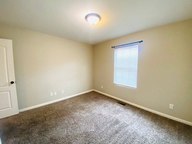 Building Photo - 1728 Thistlewood Dr