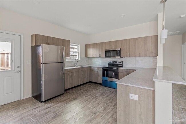 Building Photo - 10 N Hester St