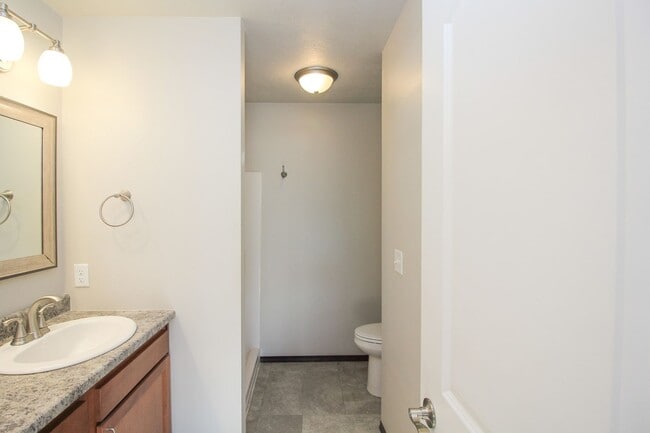 Building Photo - 1030 Tanner Ct