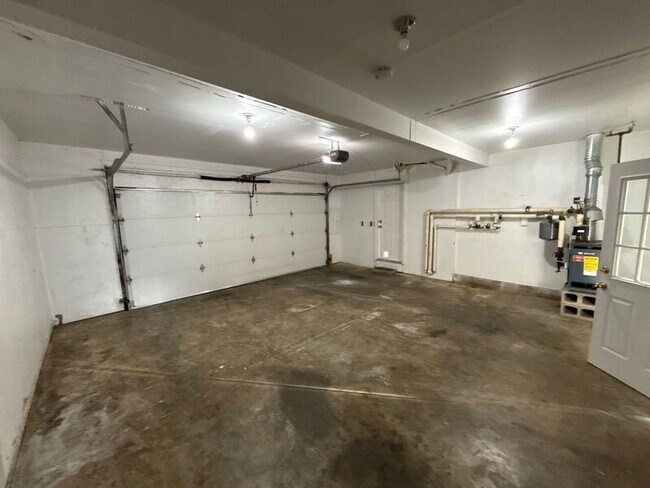 Building Photo - 1740 Glen Creek Rd NW