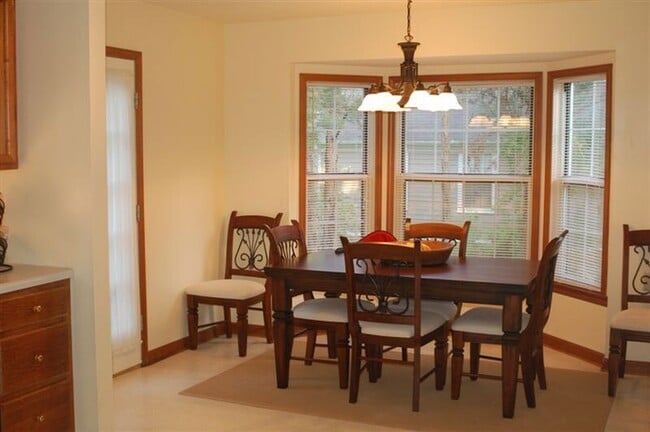 Building Photo - 3135 Mollifield Ln