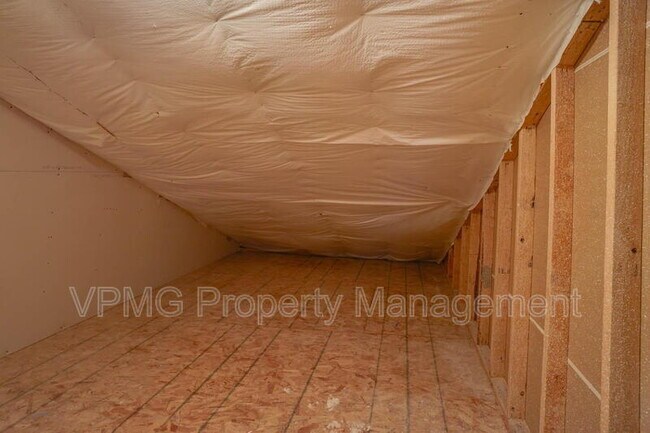Building Photo - 8019 NE 61st St