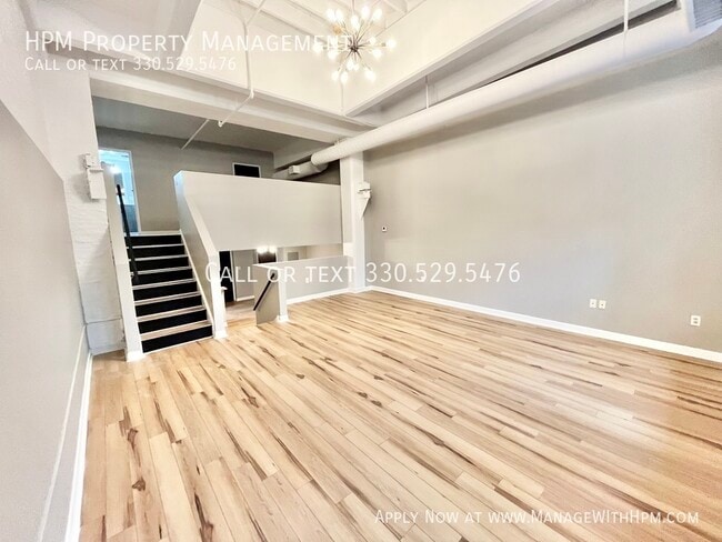 Building Photo - 1133 W 9th St