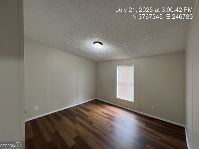 Building Photo - 824 City Pond Rd