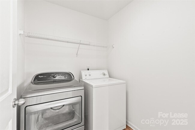 Building Photo - 7001 Dacian Ln