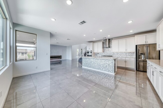 Building Photo - 1038 Delbrook Ave